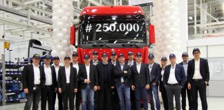 Mercedes-Benz Türk’ün Türkiye’de ürettiği 250.000’inci kamyon banttan indi