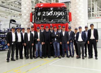 Mercedes-Benz Türk’ün Türkiye’de ürettiği 250.000’inci kamyon banttan indi