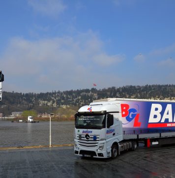 Mercedes-Benz Türk’ten Barsan Global Lojistik’e, Türkiye’nin en büyük kamyon teslimatı