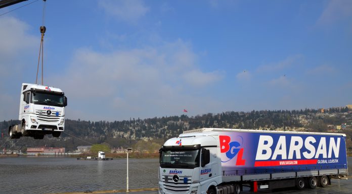Mercedes-Benz Türk’ten Barsan Global Lojistik’e, Türkiye’nin en büyük kamyon teslimatı
