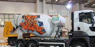 Ford Trucks, Beton İzmir Fuarı’nda yeni hafifletilmiş mikserini ve inşaat serisindeki yeniliklerini tanıttı