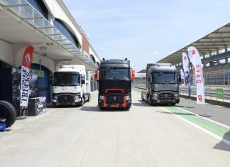 Renault Trucks kamyon ve çekiciler, performanslarıyla İstanbul Park Formula pistine meydan okudu
