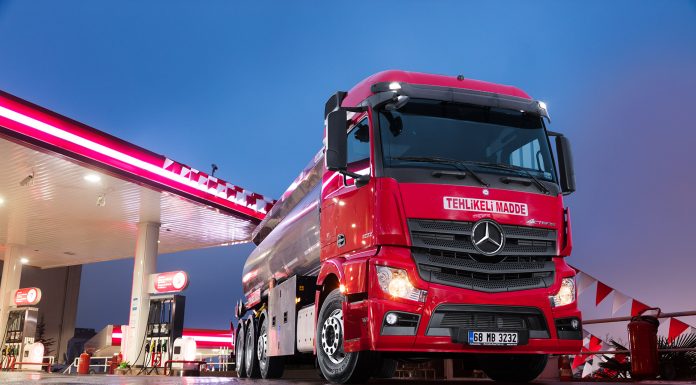 Mercedes-Benz 8×2 ADR’li kamyonların teknik taşıma kapasitesi 33,5 tona çıkarıldı
