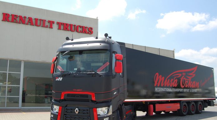 RENAULT TRUCKS’IN ÖZEL TASARIMI T PASSION YÜKSEK KABİN ÇEKİCİ, MUSA ÖZKAN LOJİSTİK FİLOSUNDA