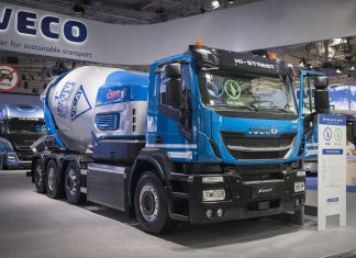 IVECO ve CIFA elektrikli hibrit beton mikserli dünyanın ilk biyoCNG kamyonunu tanıtttı.