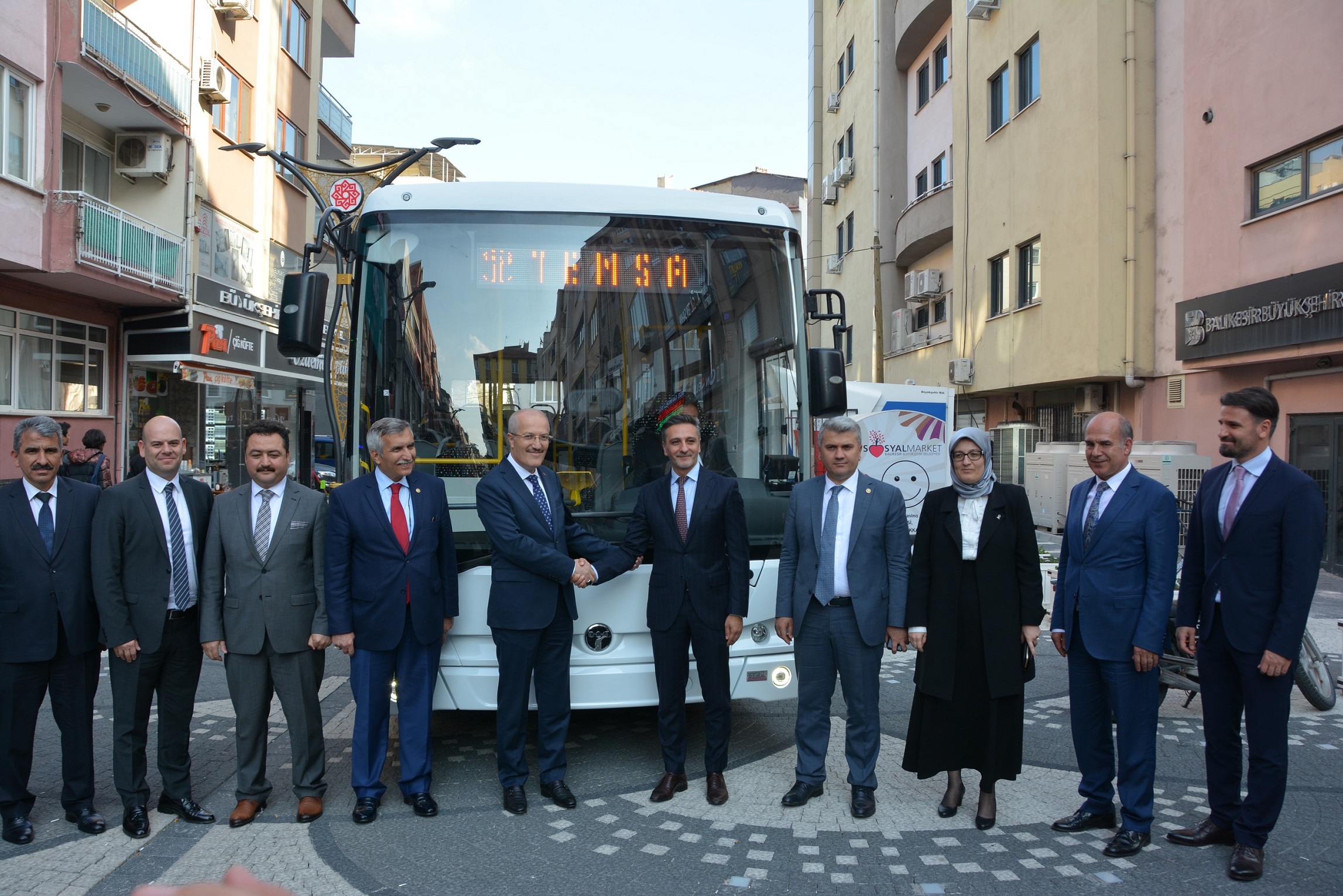 Tesla gitti, Temsa geldi