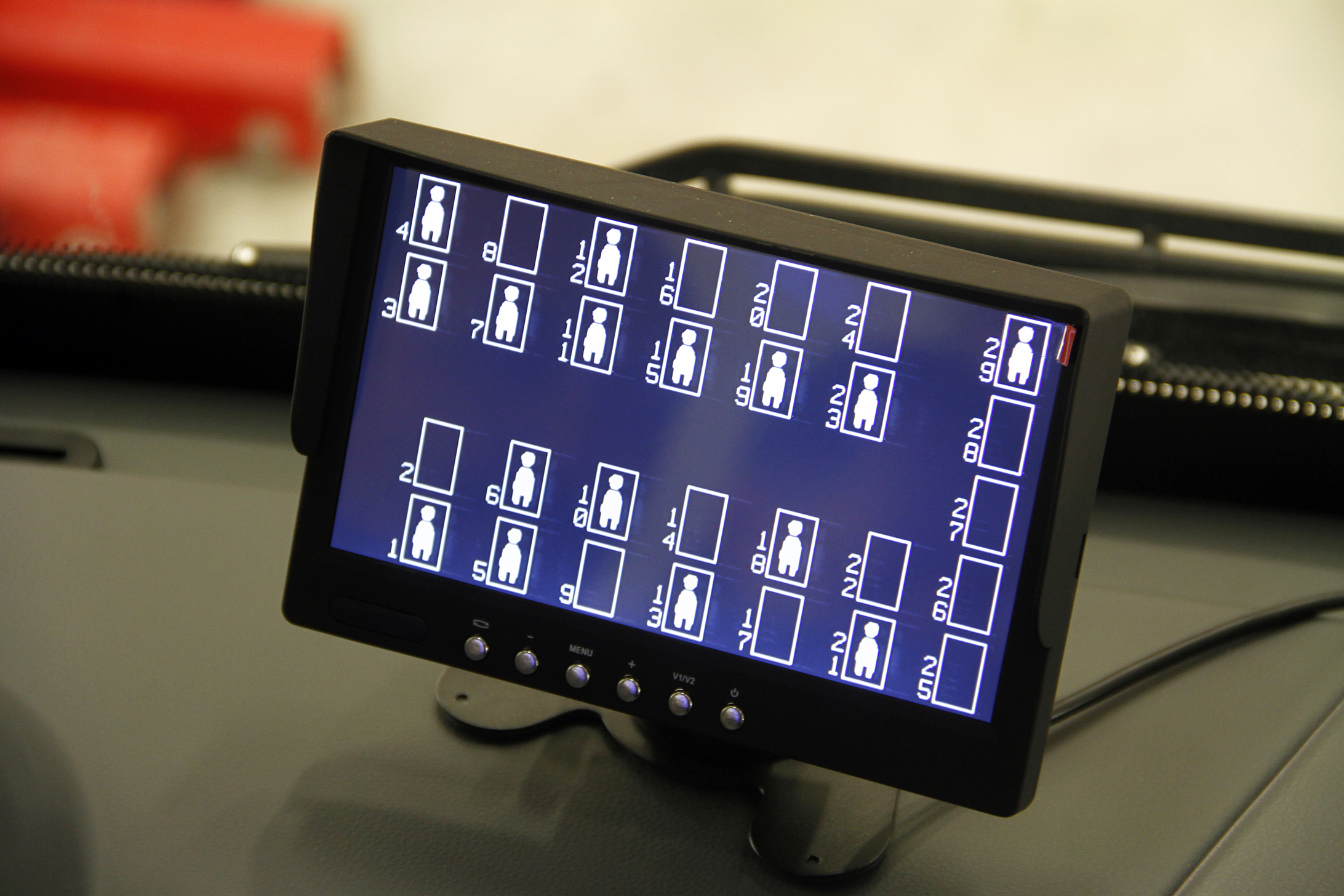 Yeni okul servisi yönetmeliğine uygun fabrika çıkışlı ilk midibüs Isuzu Novo oldu