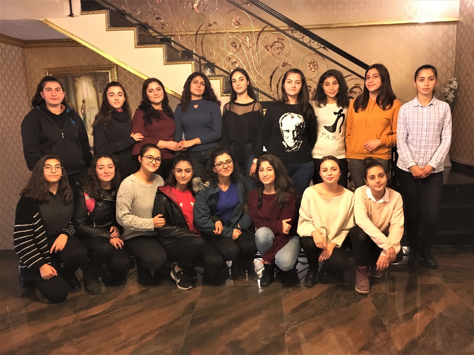 Mercedes-Benz Türk Sivas’taki Yıldız Kızlarıyla buluştu