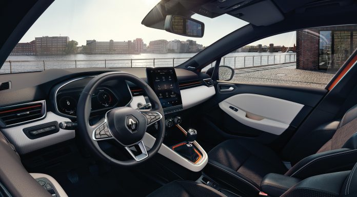 Clio efsanesi, yenilenen ikon model ile devam ediyor ( İç Tasarım )