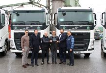 Şenpiliç, özel olarak hafifletilmiş  Volvo Trucks çekicilerini törenle teslim aldı
