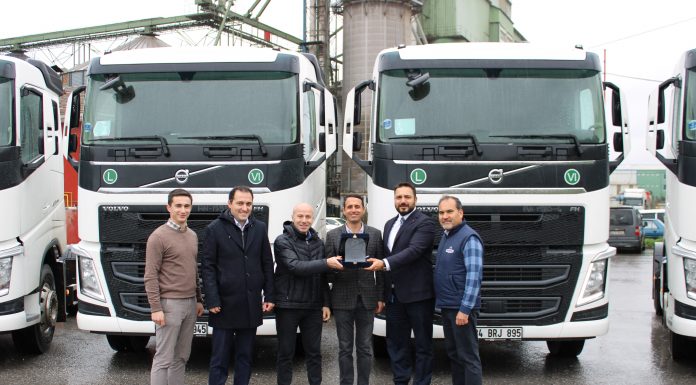 Şenpiliç, özel olarak hafifletilmiş Volvo Trucks çekicilerini törenle teslim aldı