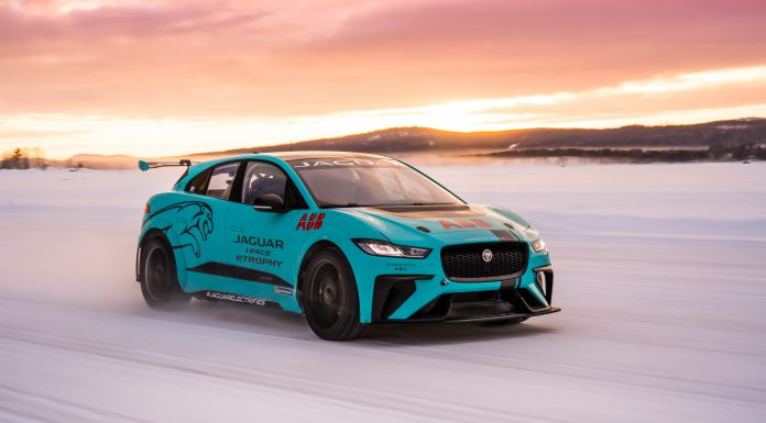 Jaguar’ın elektrikli yarışçısı I-PACE eTROPHY  soğuk hava testlerinden başarıyla geçti