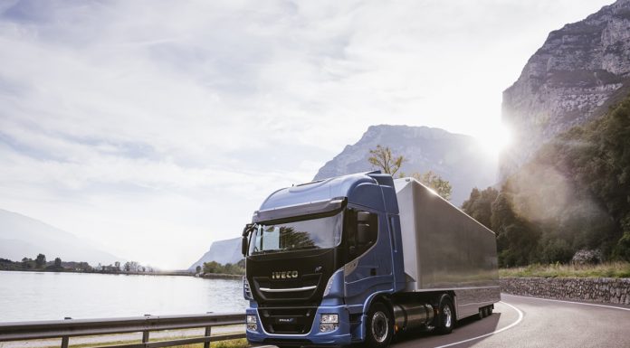 IVECO, Küçük-Ölçek LNG Zirvesinde “Taşımacılıkta LNG’nin En Proaktif Kullanımı” Ödülünü aldı