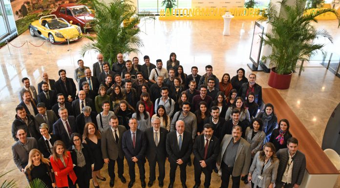 Oyak Renault, teknolojisi ile gençlere yol gösterecek