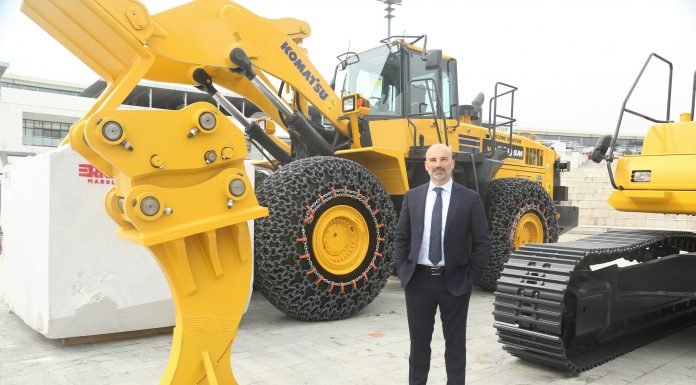 Komatsu, 25.İzmir Mermer Fuarı’nda üstün performanslı yükleyici ve ekskavatörleriyle göz doldurdu