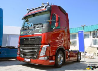 Volvo Trucks İzmir Marble 2019′ da Sergilediği Araçların Teslimatını Fuarda Gerçekleştirdi