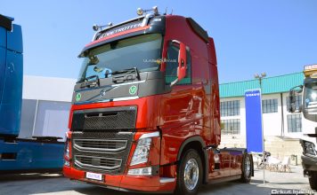 Volvo Trucks İzmir Marble 2019′ da Sergilediği Araçların Teslimatını Fuarda Gerçekleştirdi