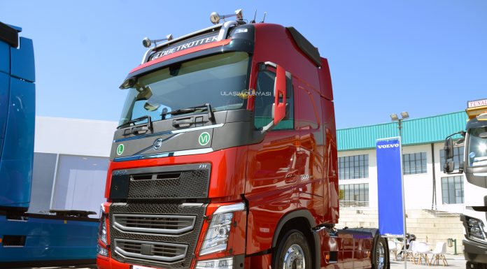 Volvo Trucks İzmir Marble 2019′ da Sergilediği Araçların Teslimatını Fuarda Gerçekleştirdi