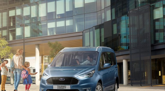 Yeni Ford Tourneo ve Transit Connect yüksek konfor ve standartların üstünde güvenlik teknolojileriyle Türkiye’de