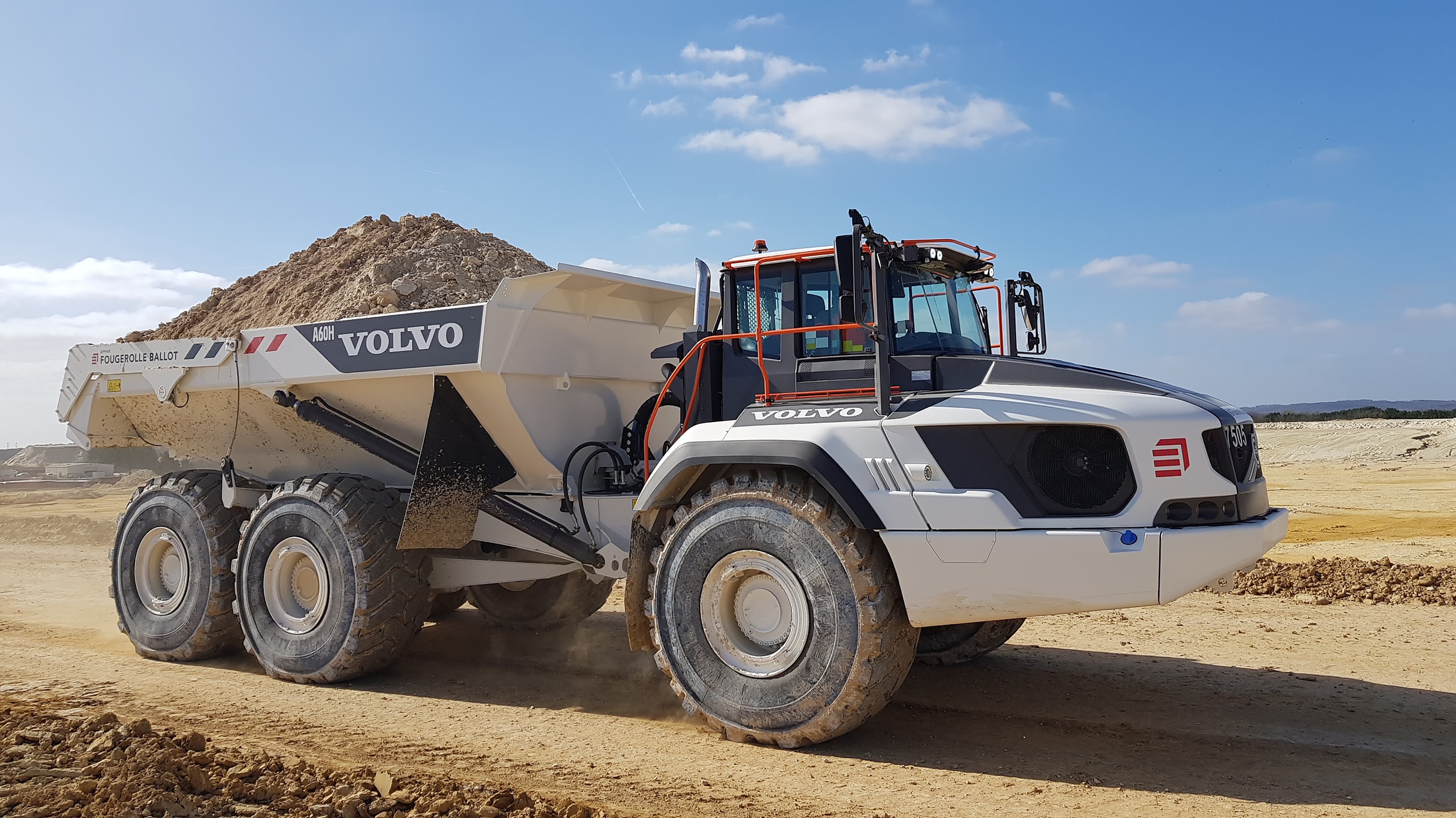 Volvo a60h. Сочлененный самосвал Вольво а60. Вольво а 60 карьерный самосвал. Самосвал Volvo a60h. Карьерный самосвал Вольво а-40.