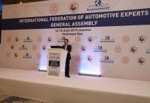 Mercedes-Benz Türk, eksperlere kamyon ve otobüslerdeki hasar onarım süreçlerini anlattı