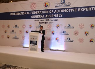 Mercedes-Benz Türk, eksperlere kamyon ve otobüslerdeki hasar onarım süreçlerini anlattı