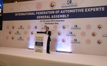 Mercedes-Benz Türk, eksperlere kamyon ve otobüslerdeki hasar onarım süreçlerini anlattı