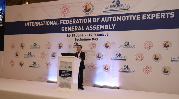 Mercedes-Benz Türk, eksperlere kamyon ve otobüslerdeki hasar onarım süreçlerini anlattı