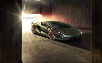 Lamborghini’nin hibrit “yıldırımı” Sian Frankfurt’a düştü!