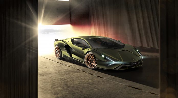 Lamborghini’nin hibrit “yıldırımı” Sian Frankfurt’a düştü!