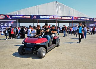 Yerli ve milli %100 elektrikli TRAGGER T-Car Teknofest’te yoğun ilgi gördü
