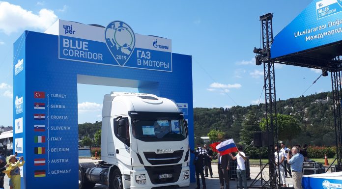 IVECO, Mavi Koridor Rallisi’nin başlangıcına 2 Stralis NP LNG’li çekici ile katıldı
