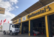 Alman gezgin, lastiklerini değiştirmek için binlerce km yol yapıp İzmir’e geldi!