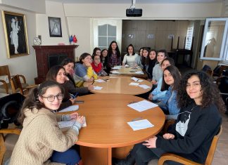 Mercedes-Benz Türk, İzmir’deki Yıldız Kızlar’la buluştu