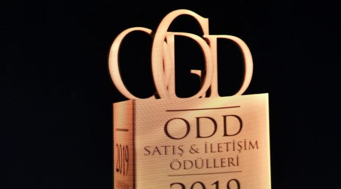 Mercedes Benz Otomotiv Ticaret ve Hizmetleri A.Ş., ODD Gladyatör 2019’da “Yılın Dijital Deneyim Uygulaması” ödülünü kazandı