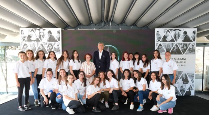 Mercedes-Benz’in gençlere verdiği destekler aralıksız sürdürülüyor