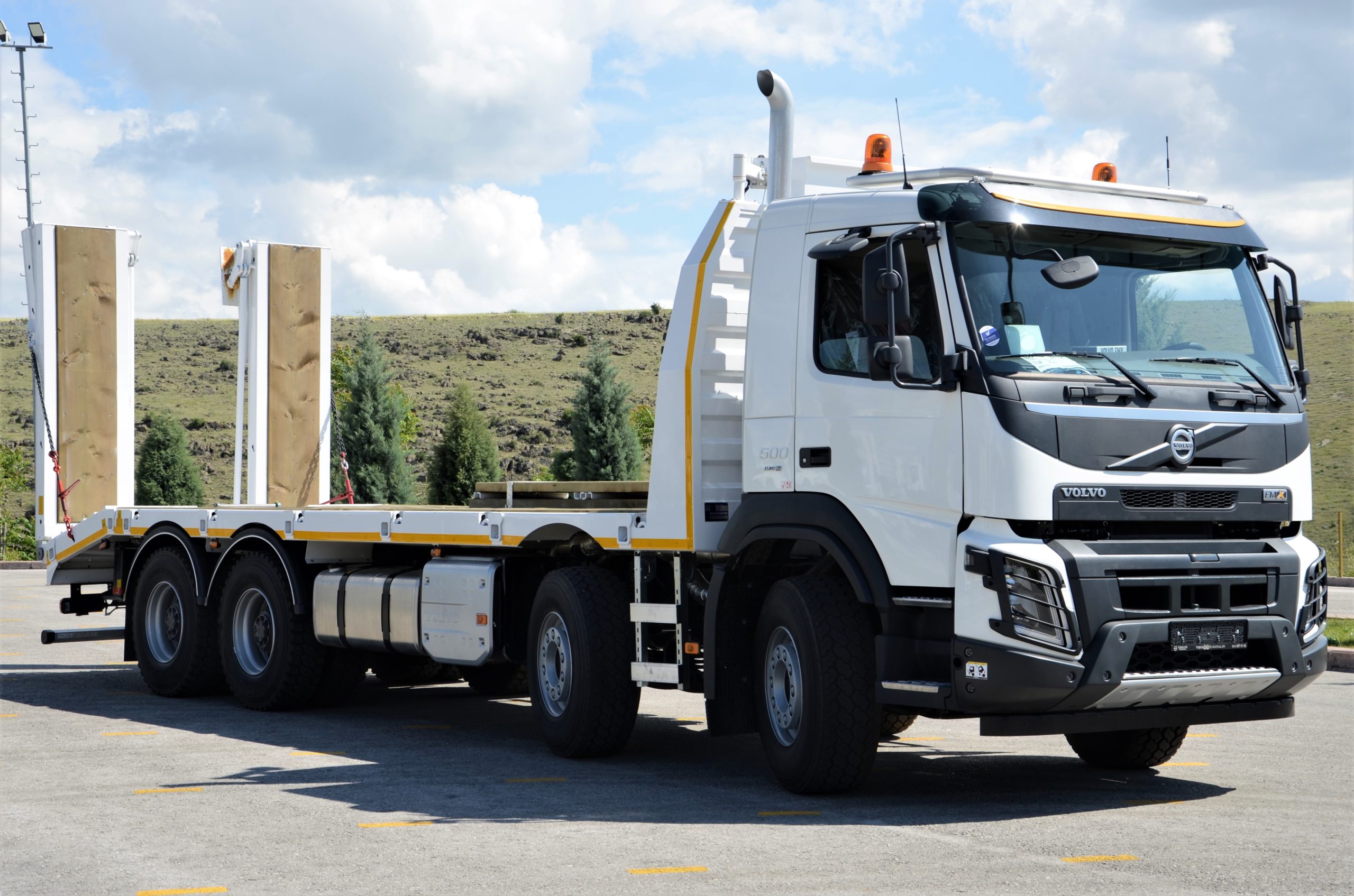 2010 Volvo FMX 8x4 022