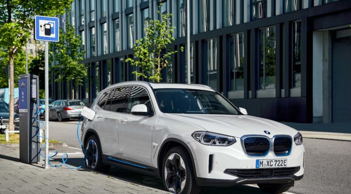 BMW’nin Tamamen Elektrikli İlk ‘’X’’ Modeli Yeni BMW iX3 Yollara Çıkmaya Hazır