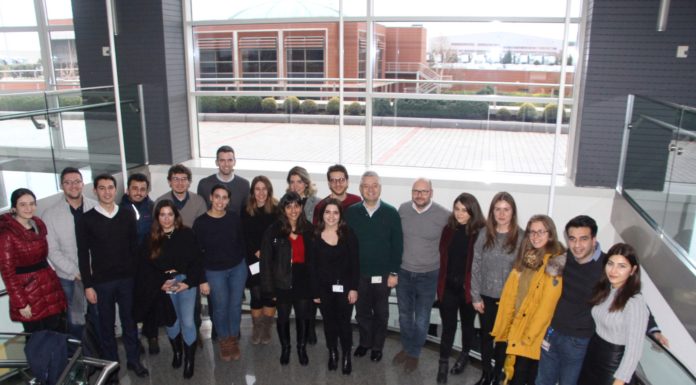 Mercedes-Benz Türk “Tersine Mentorluk Programı”nda üçüncü dönemi tamamladı