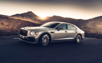 DÜNYANIN İLK ÜÇ BOYUTLU AHŞAP PANELLERİ YENİ BENTLEY FLYING SPUR’DA