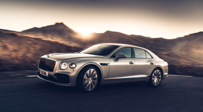 DÜNYANIN İLK ÜÇ BOYUTLU AHŞAP PANELLERİ YENİ BENTLEY FLYING SPUR’DA