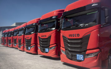 IVECO’dan Hüner’e 10 adet S-WAY çekici teslimatı