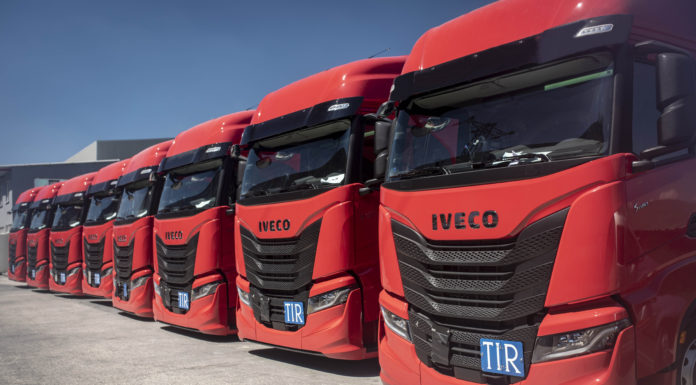 IVECO’dan Hüner’e 10 adet S-WAY çekici teslimatı
