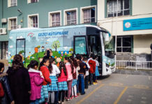 Anadolu Isuzu Aracı Gezici Kütüphane Projesi ile  Okulları Ziyaret Etmeye Devam Ediyor