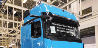 Mercedes-Benz Türk Aksaray Kamyon Fabrikası’nın 285.000’inci kamyonu Actros 1851 LS banttan indi
