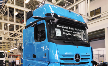 Mercedes-Benz Türk Aksaray Kamyon Fabrikası’nın 285.000’inci kamyonu Actros 1851 LS banttan indi