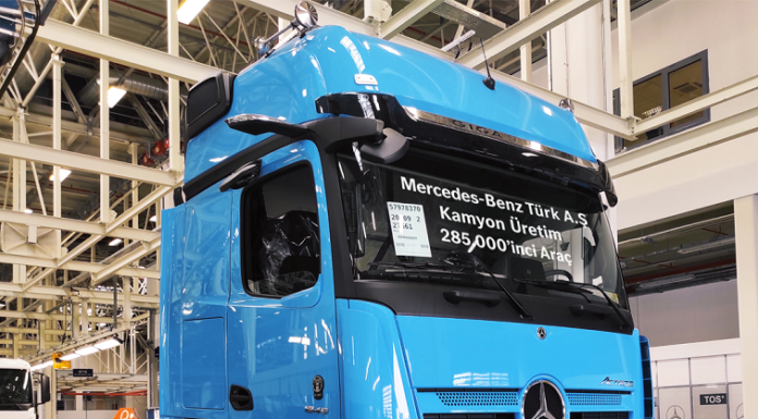 Mercedes-Benz Türk Aksaray Kamyon Fabrikası’nın 285.000’inci kamyonu Actros 1851 LS banttan indi