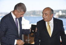 ÇEK LİYAKAT MADALYASI AHMET YÜCE’YE VERİLDİ