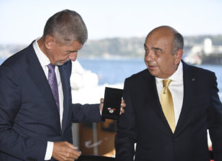 ÇEK LİYAKAT MADALYASI AHMET YÜCE’YE VERİLDİ