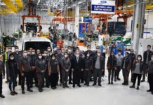 Sanayi ve Teknoloji Bakanı Varank, Ford Otosan’ın Kocaeli’deki yeni yatırım çalışmalarını yerinde inceledi ve  elektrikli araç yatırımlarını çalışanlardan dinledi